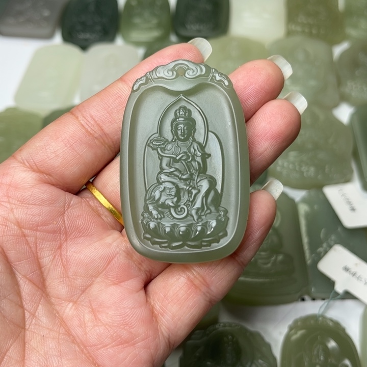 和田玉颈饰未镶嵌回**看