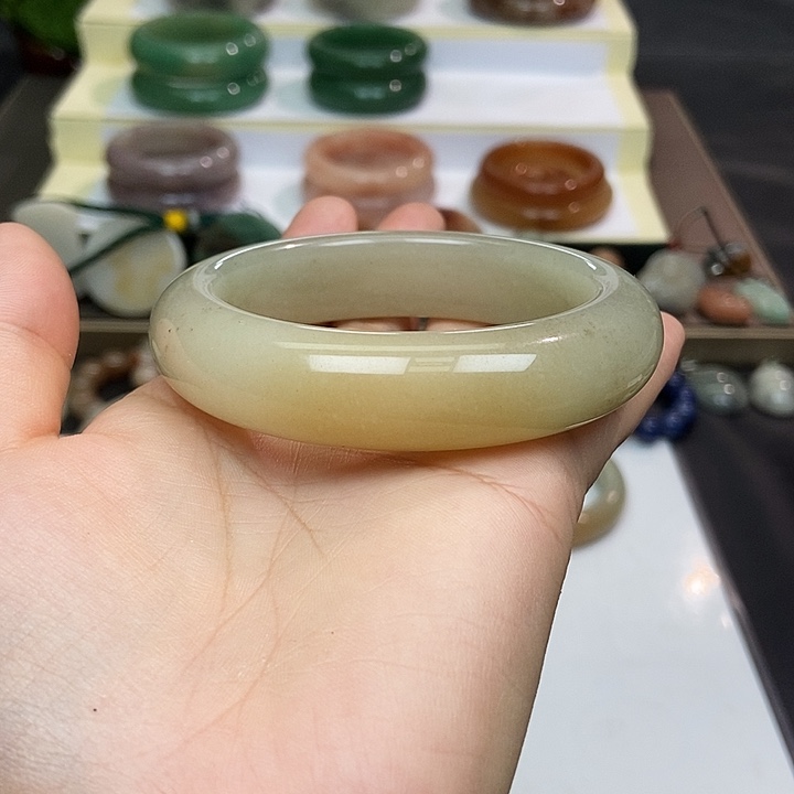 石英质玉手镯未镶嵌