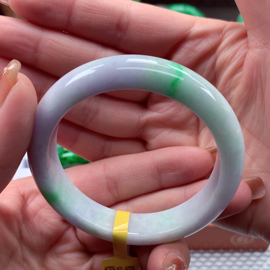 翡翠手镯未镶嵌翡翠