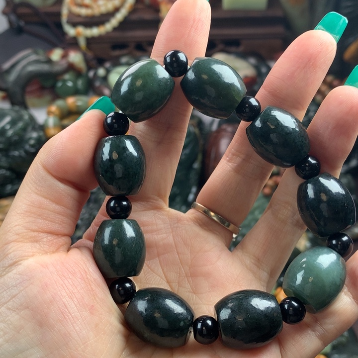 岫岩河磨玉（透闪石质玉）把件未镶嵌