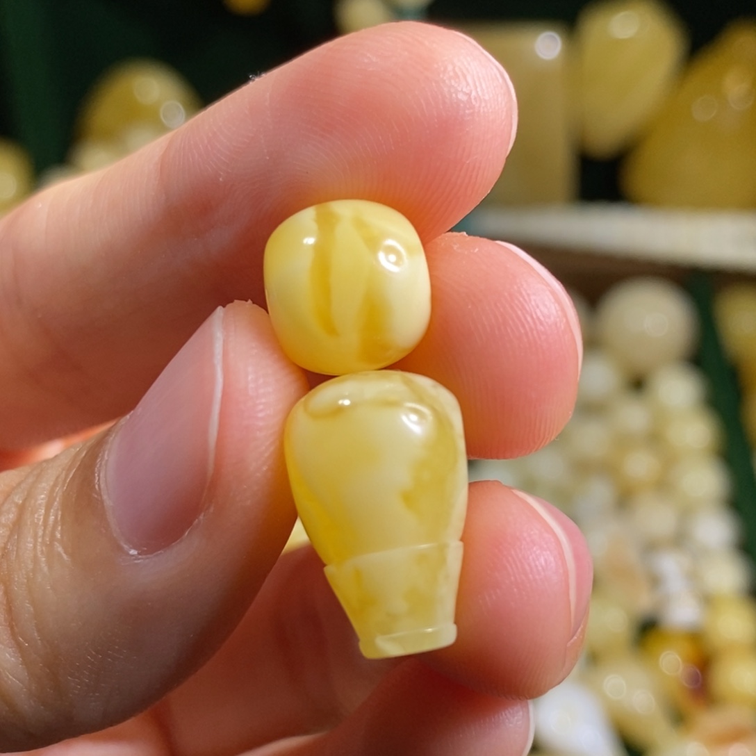 蜜蜡未镶嵌裸石微瑕