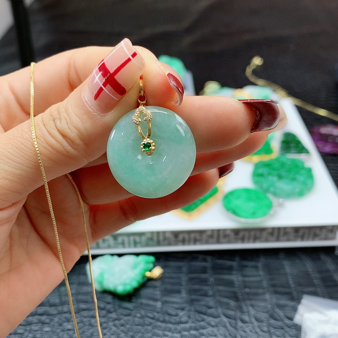 【闪购商品】翡翠吊坠(赠链)合金