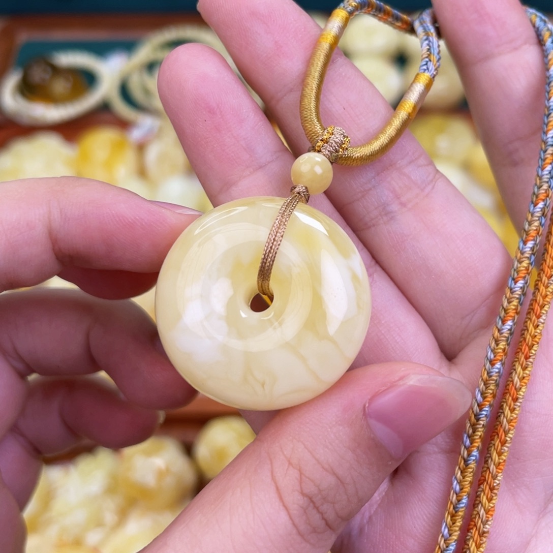 未镶嵌吊坠(赠链)蜜蜡