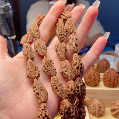 桃核把件钞****生东北秋子