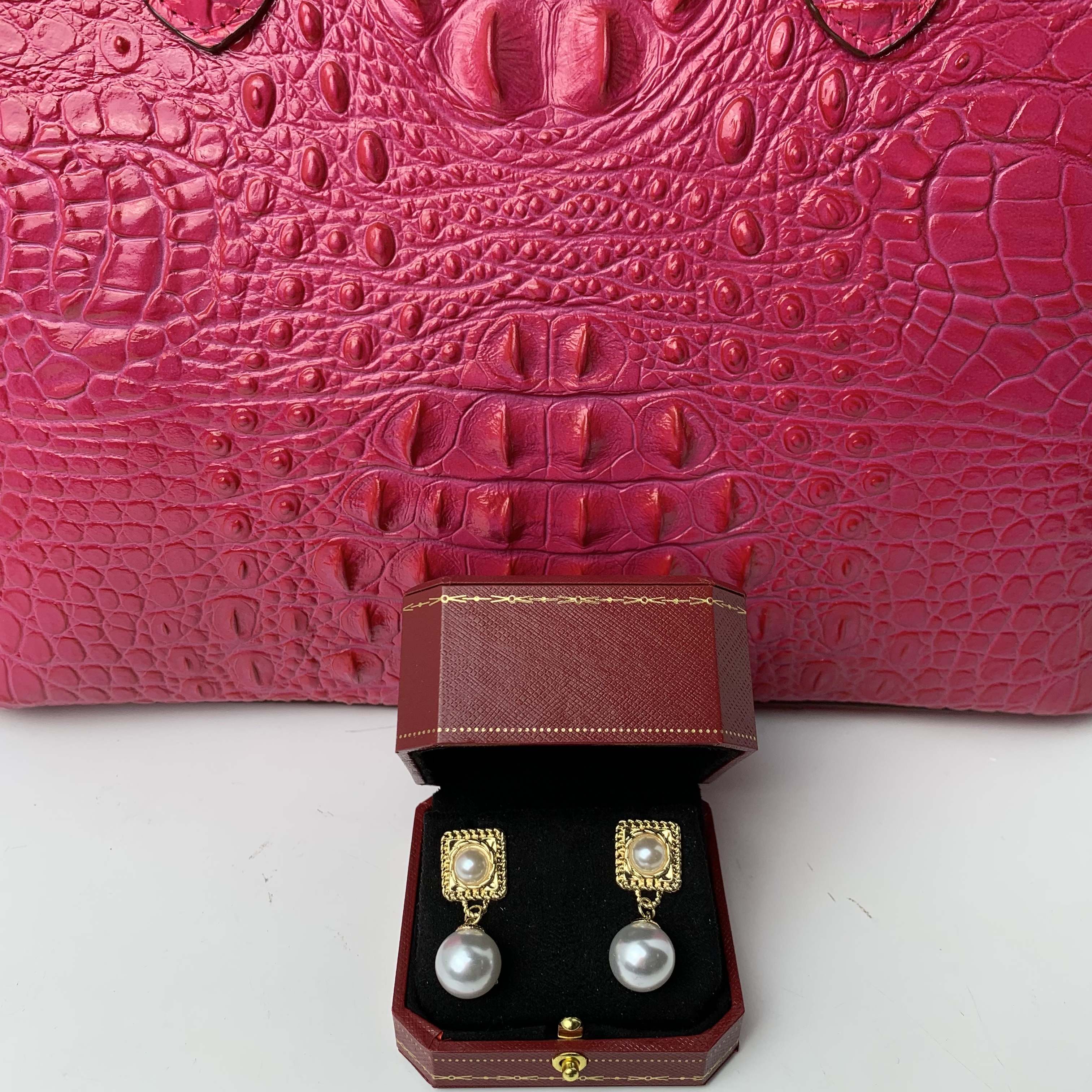 4152【香港联邦】白色气质优雅女士耳环