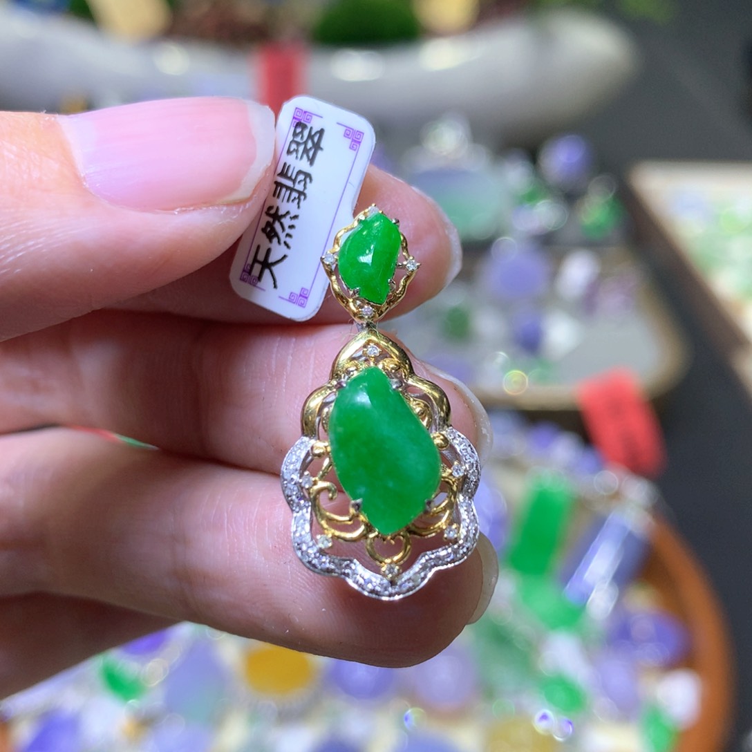 【闪购商品】翡翠颈饰18K金镶嵌翡翠吊坠项链