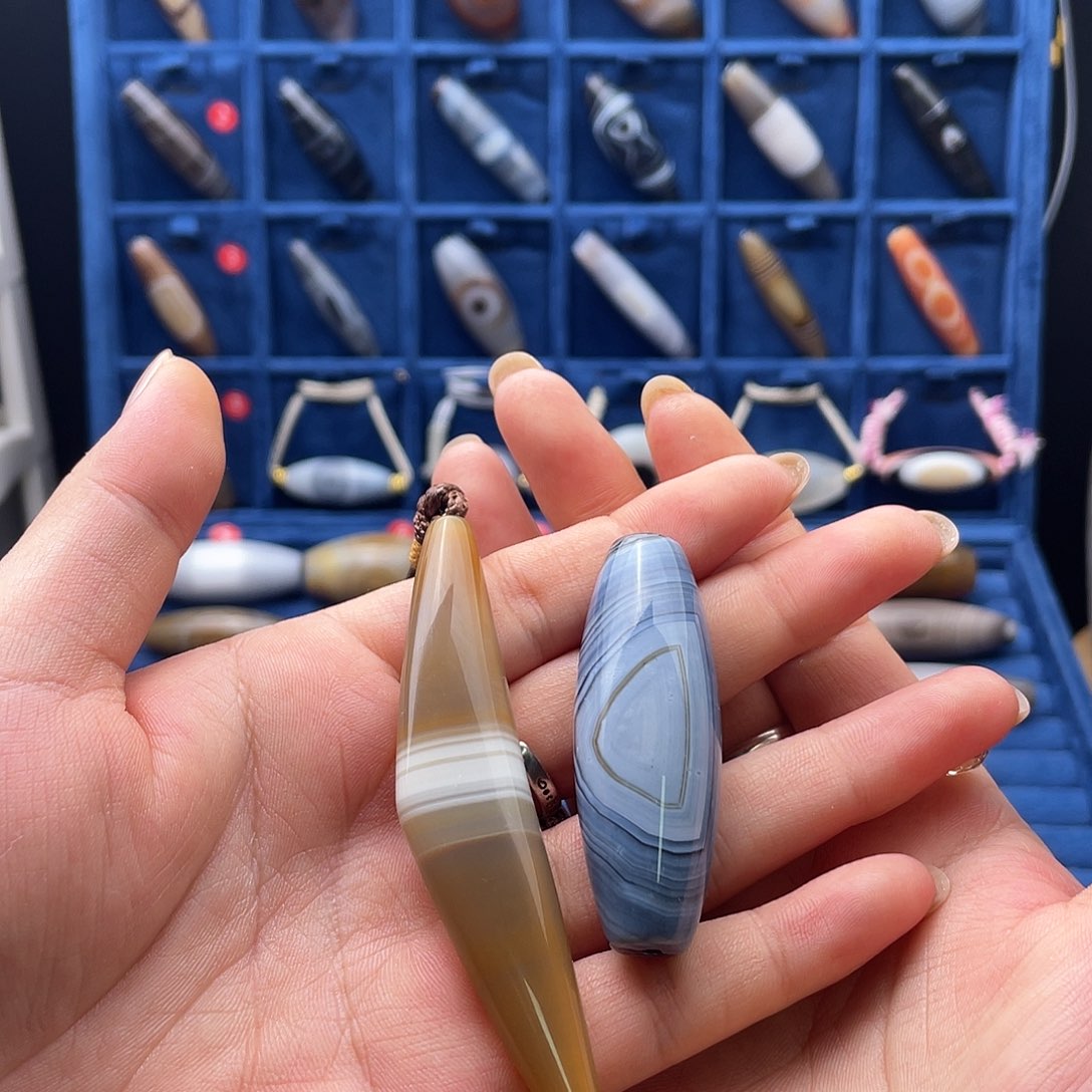 朱***辉玛瑙/玉髓未镶嵌珠宝半成品