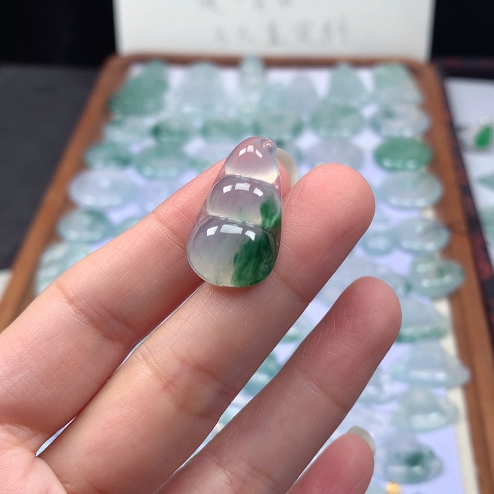 颈饰未镶嵌翡翠冰种飘花福豆