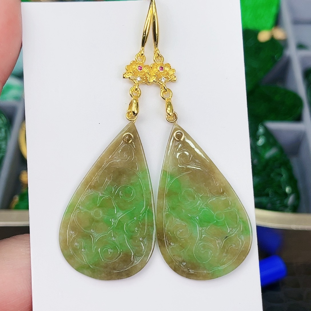 翡翠颈饰未镶嵌耳饰