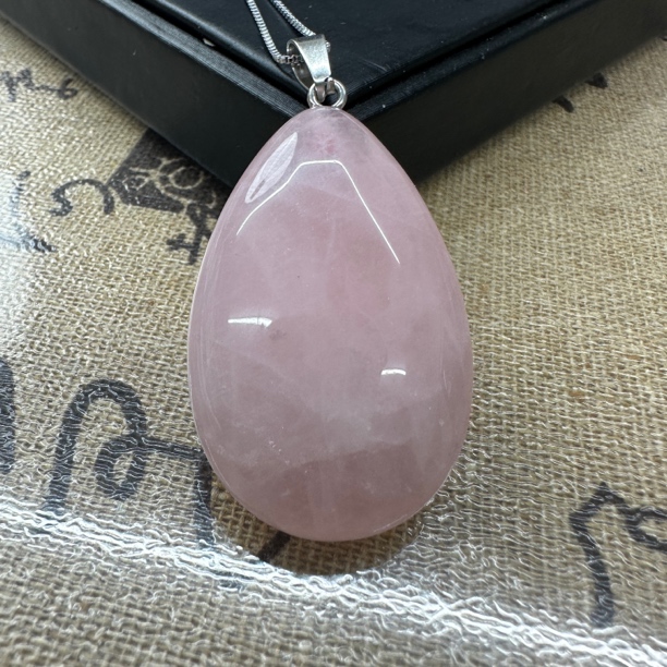 H940 粉水晶水滴吊坠多样性发其一