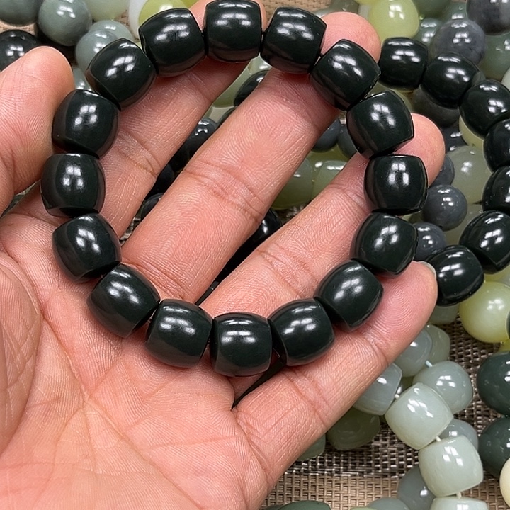 正***工和田玉未镶嵌手链