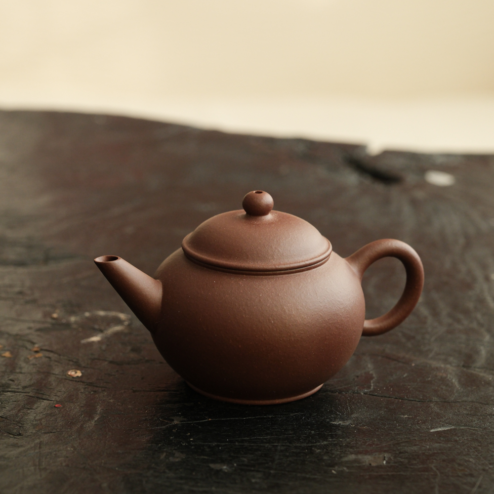 松泉茶器丨《孟臣水平 紫泥  刻绘随机发》紫泥  90CC