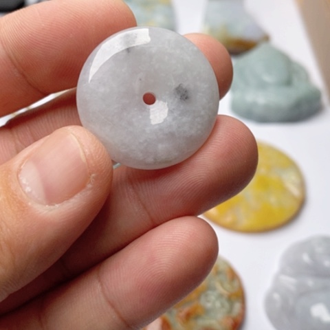 翡翠颈饰未镶嵌翡翠