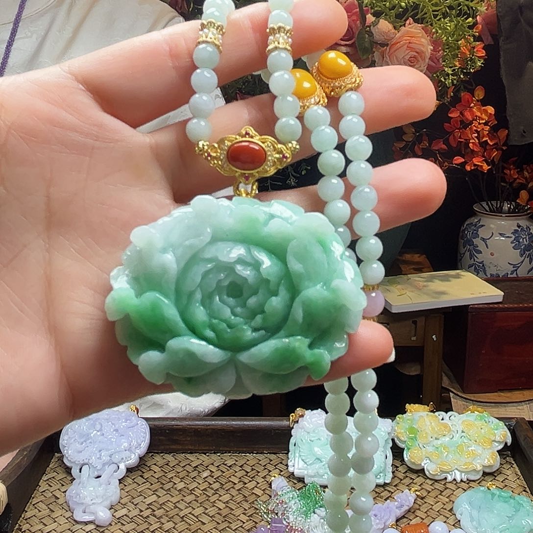 翡翠颈饰未镶嵌天然翡翠