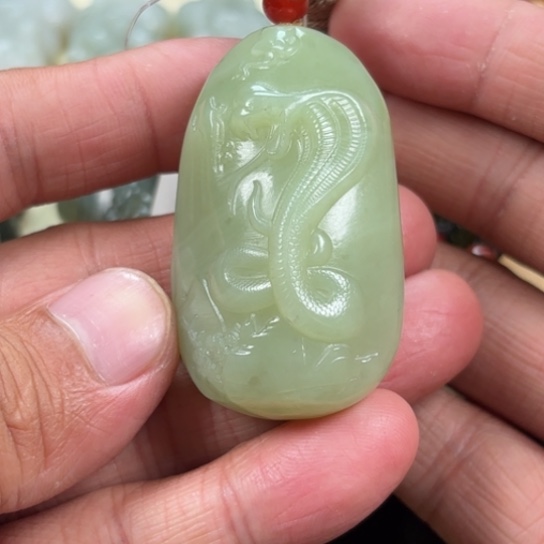 和田玉未镶嵌吊坠