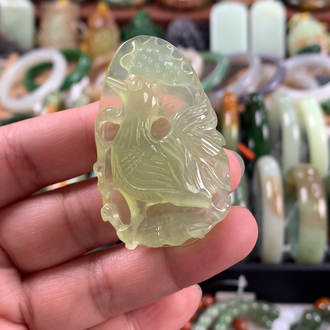 岫玉未镶嵌颈饰鸡
