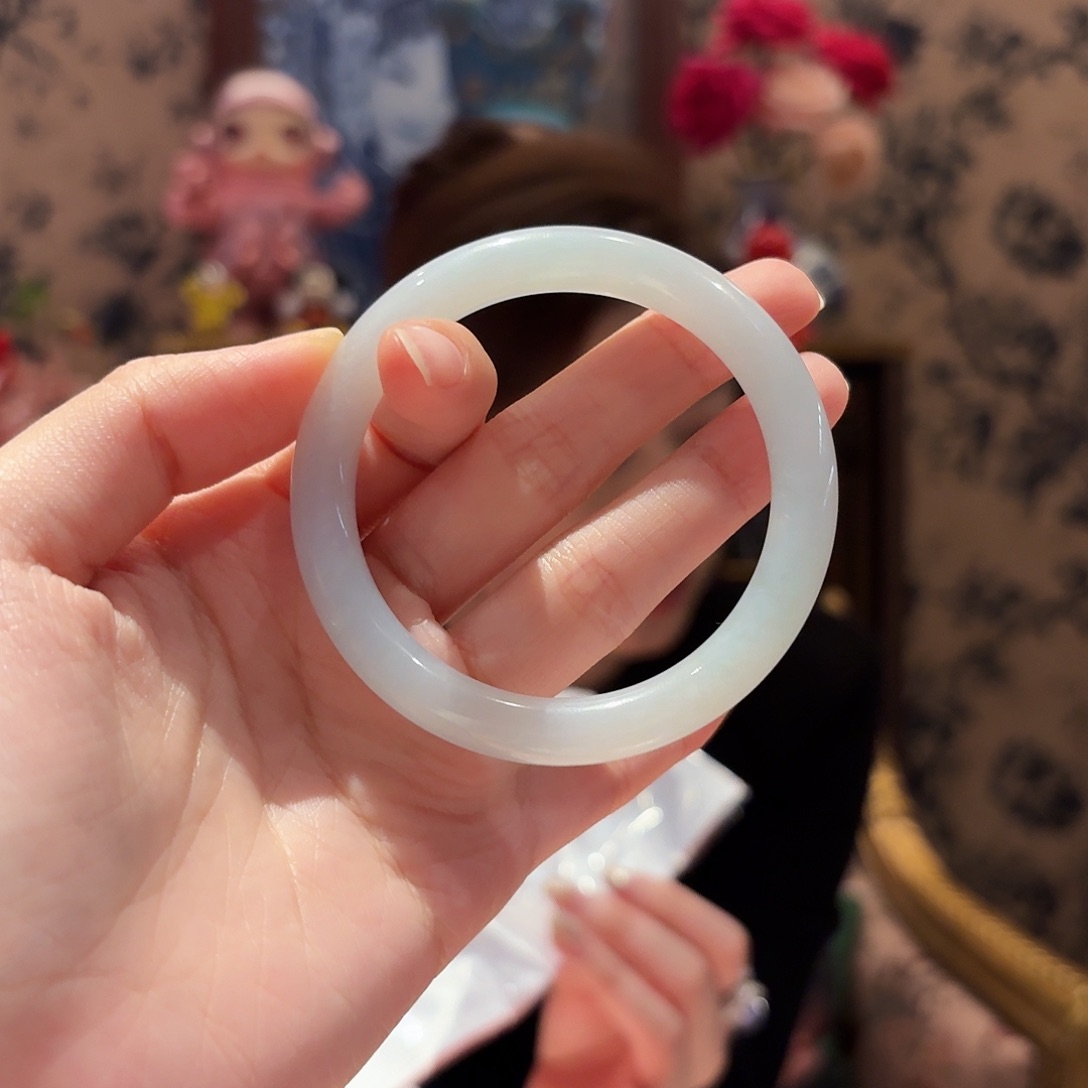 翡翠手镯未镶嵌54圈口