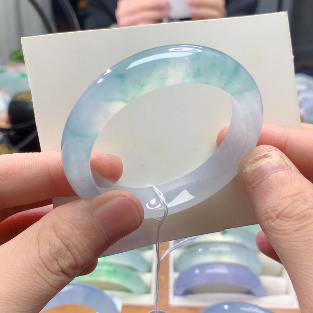 翡翠未镶嵌手镯冰蓝花