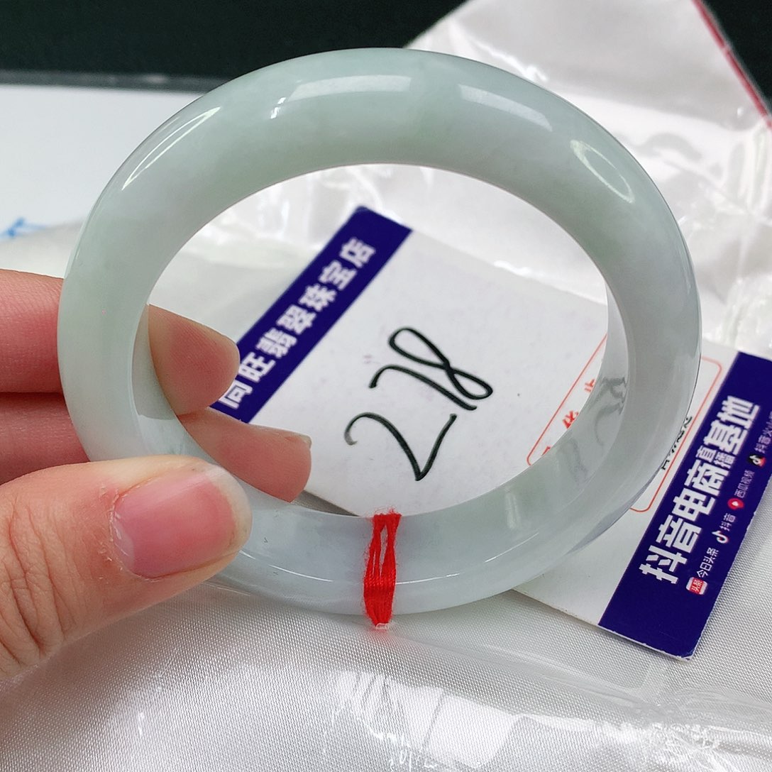 翡翠手镯未镶嵌翡翠