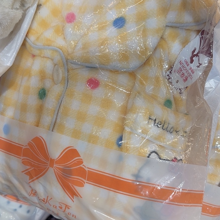 14 黄色。       一套 女