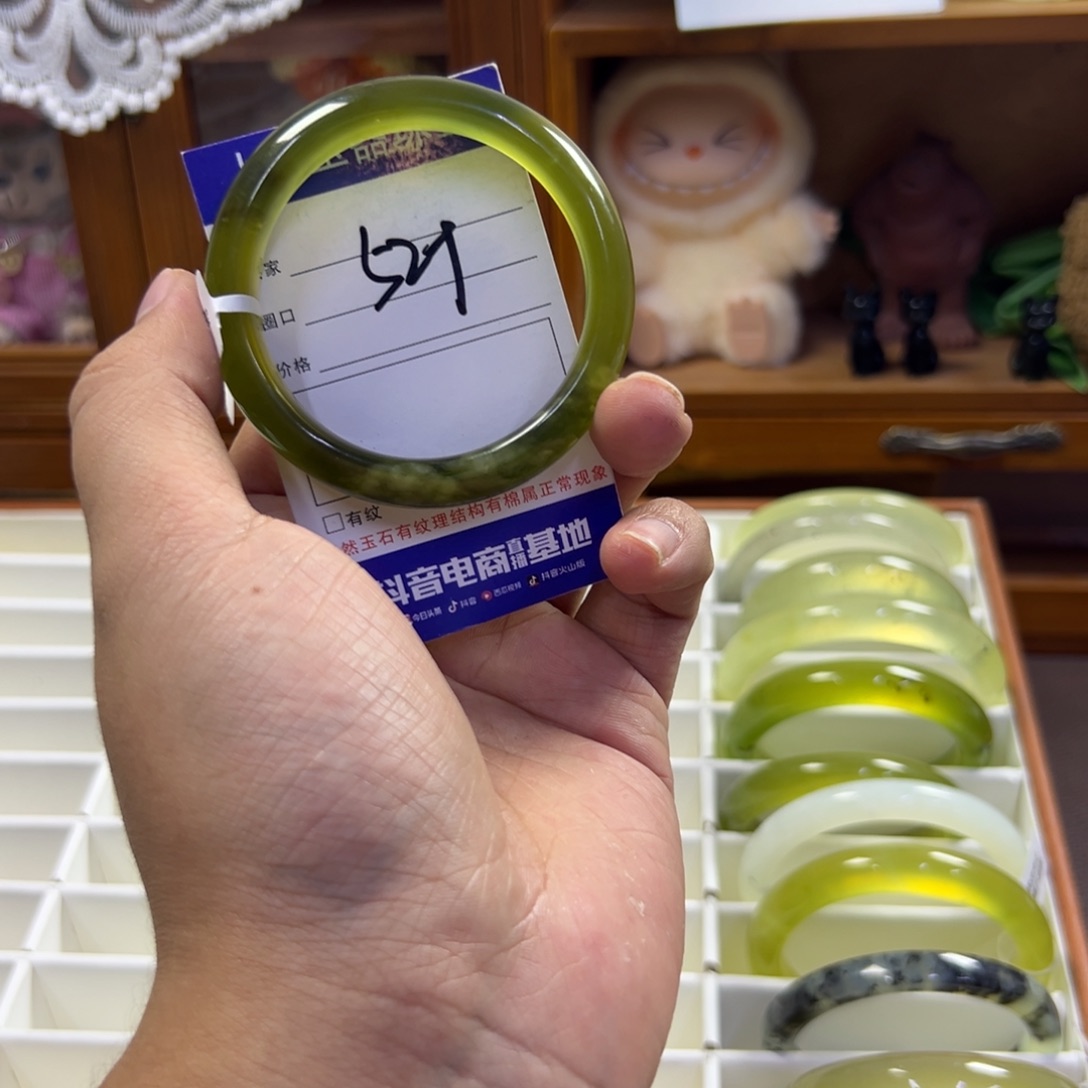 蛇纹石玉未镶嵌手镯325