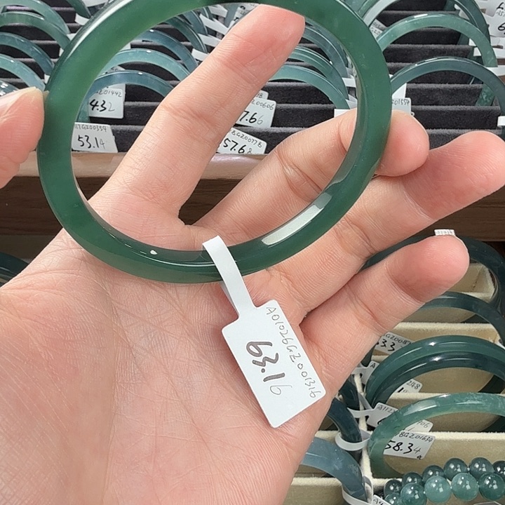 翡翠手镯未镶嵌A****t63.16