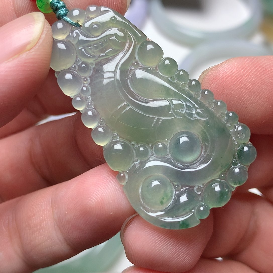 颈饰未镶嵌翡翠龙