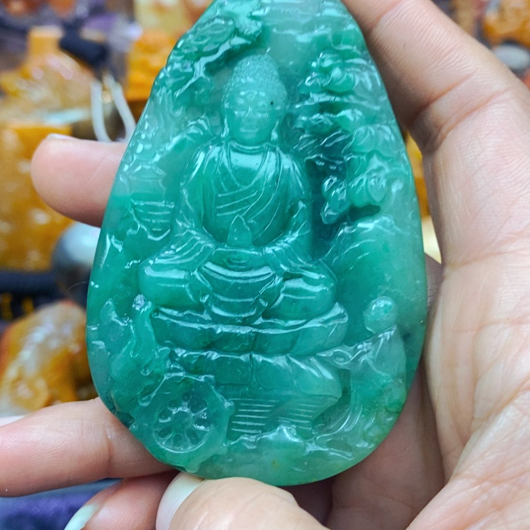 未镶嵌石英质玉（黄龙玉）颈饰