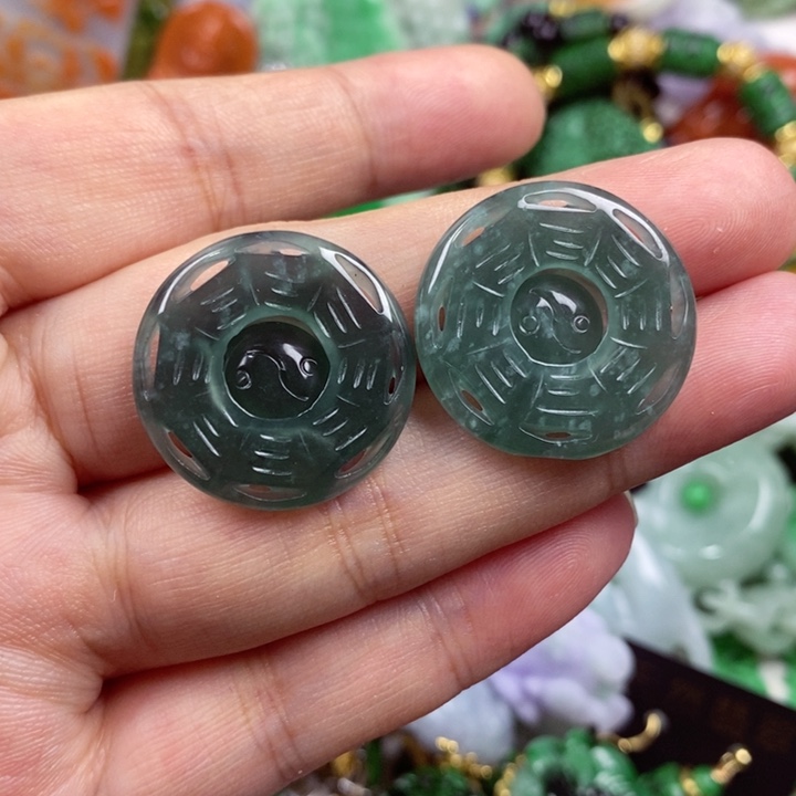 翡翠未镶嵌吊坠(赠链)