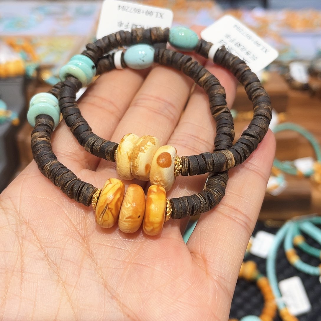 琥珀裸石未镶嵌多样发其一