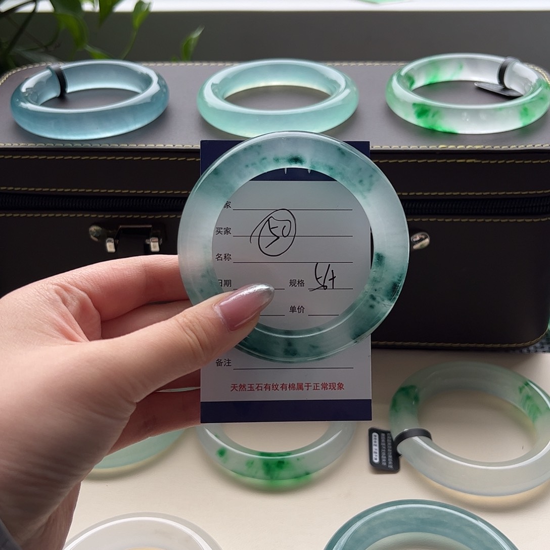 玉桃***?时尚精品蓝飘花手镯