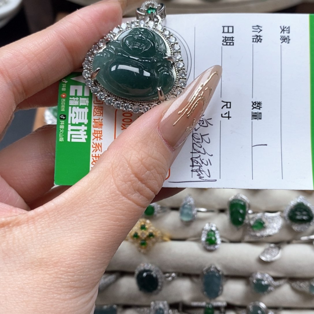翡翠颈饰未镶嵌翡翠