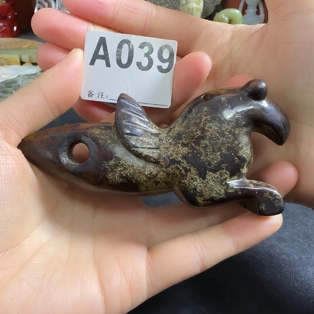 透闪石质玉未镶嵌挂件