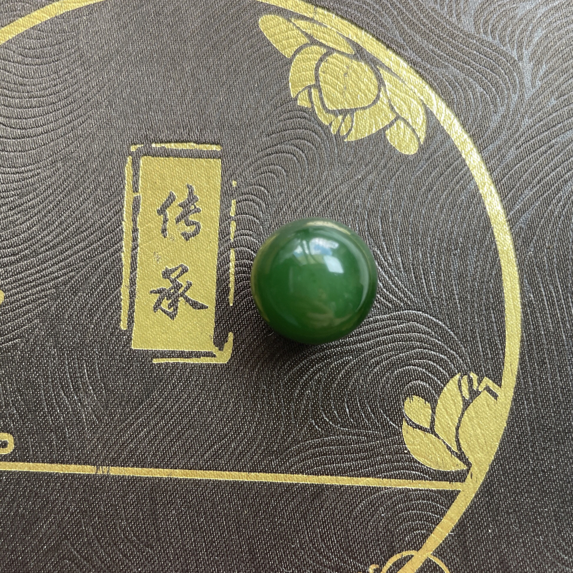 和田玉 卡15 碧玉 多宝单珠 辣绿 俄料 一细 无黑点 无纹裂脏杂 