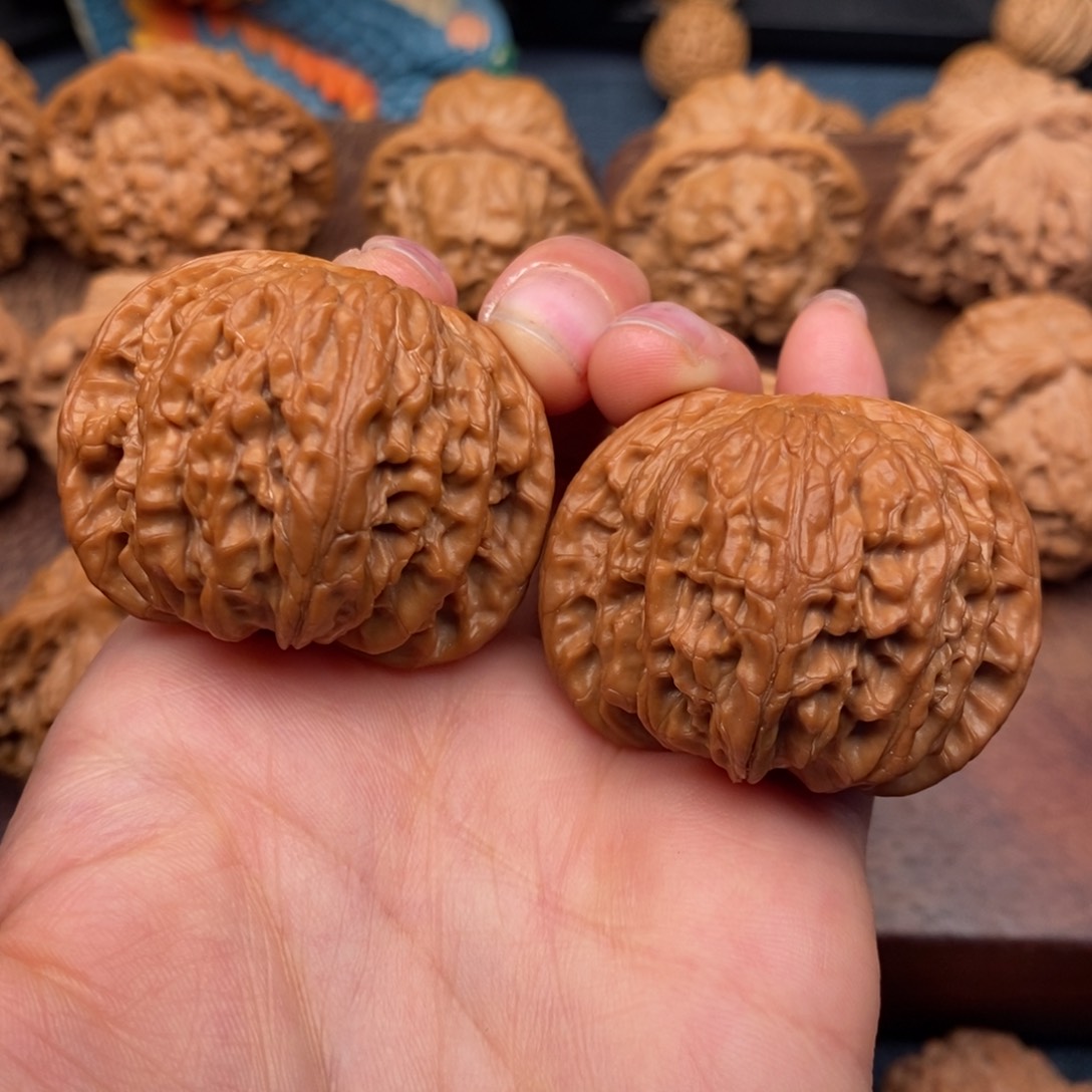 文玩核桃把件41正磨，同树精配