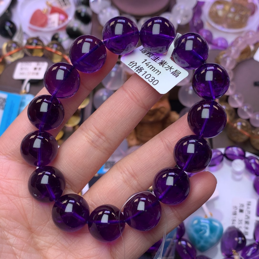 水晶手链未镶嵌还***?手链