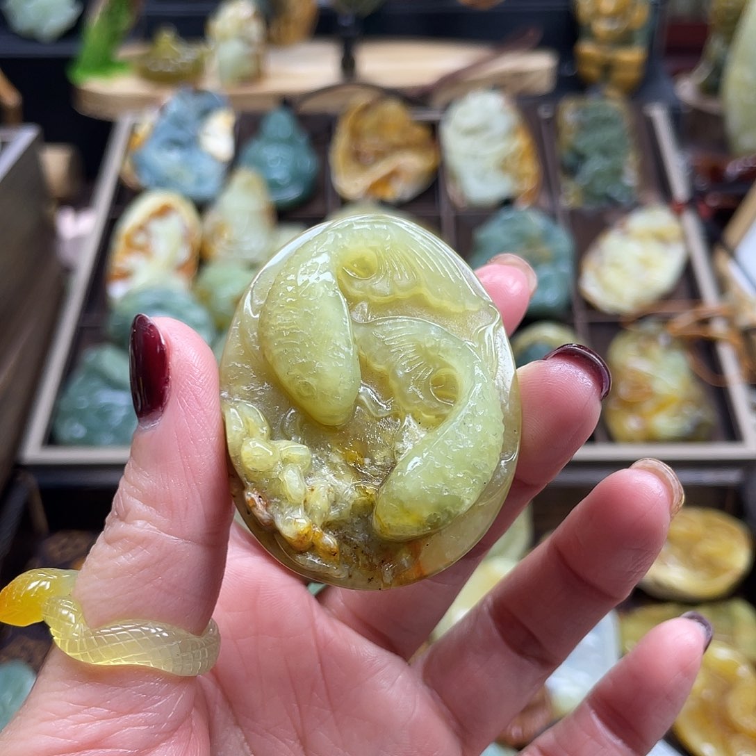 蛇纹石玉颈饰未镶嵌花玉莲花鱼