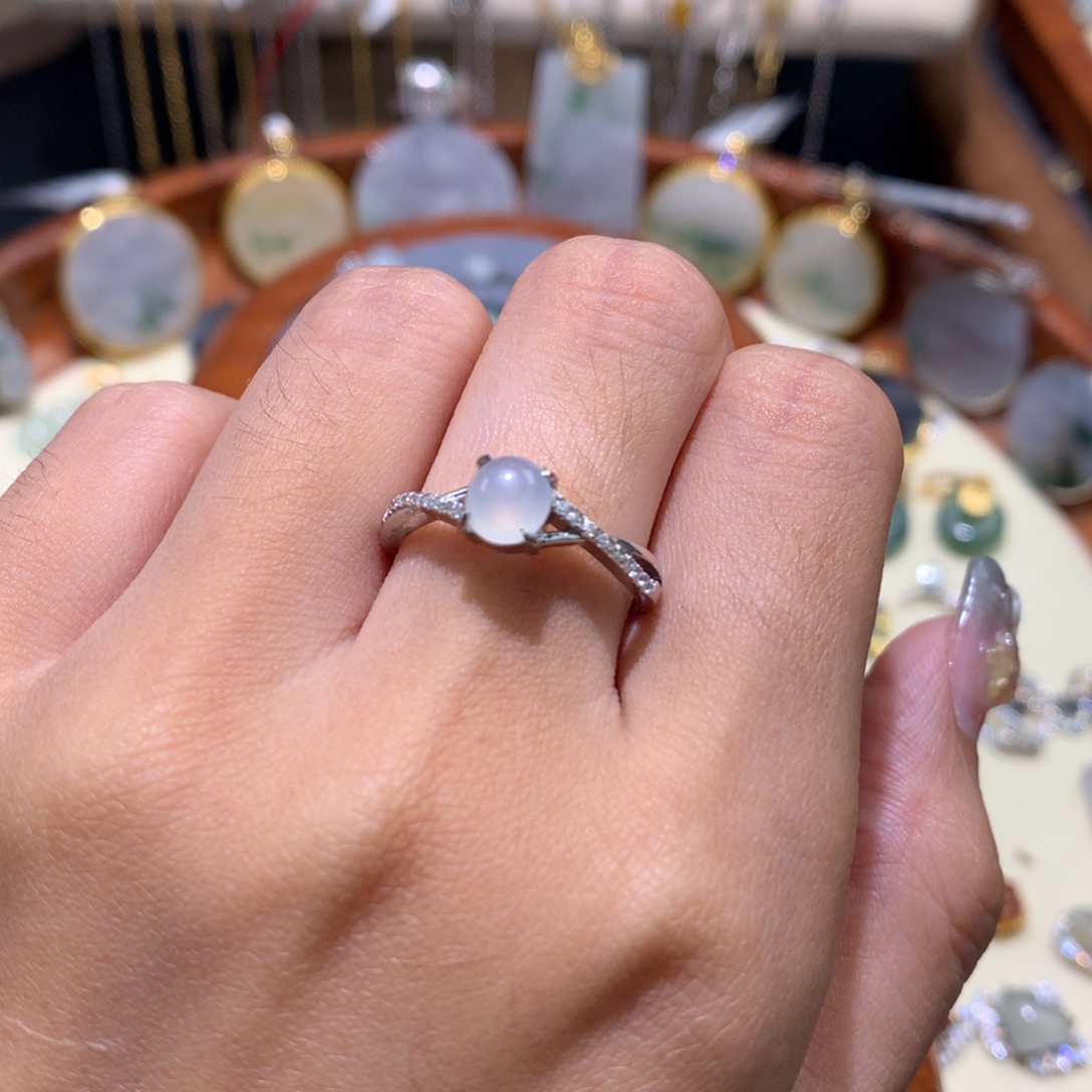 颈饰银S925镶嵌翡翠戒指