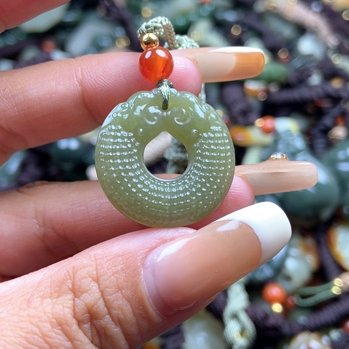 和田玉颈饰未镶嵌