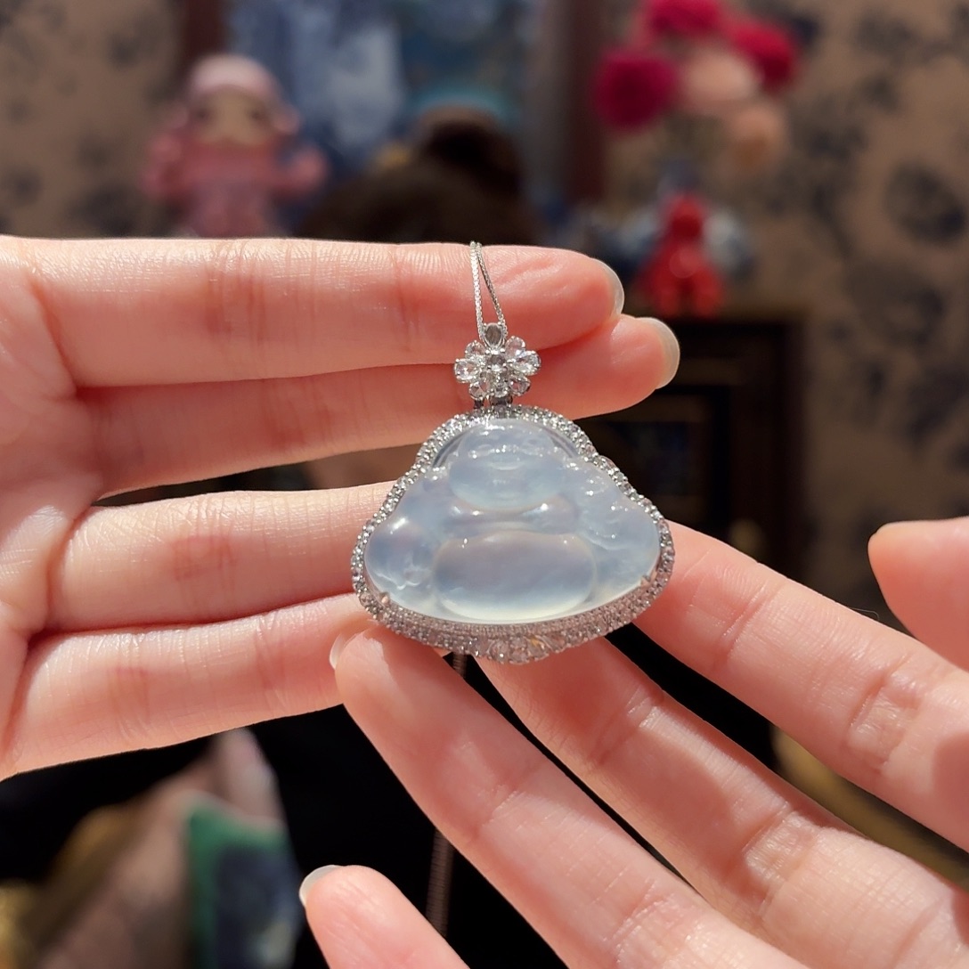 翡翠吊坠(赠链)18K金镶嵌吊坠