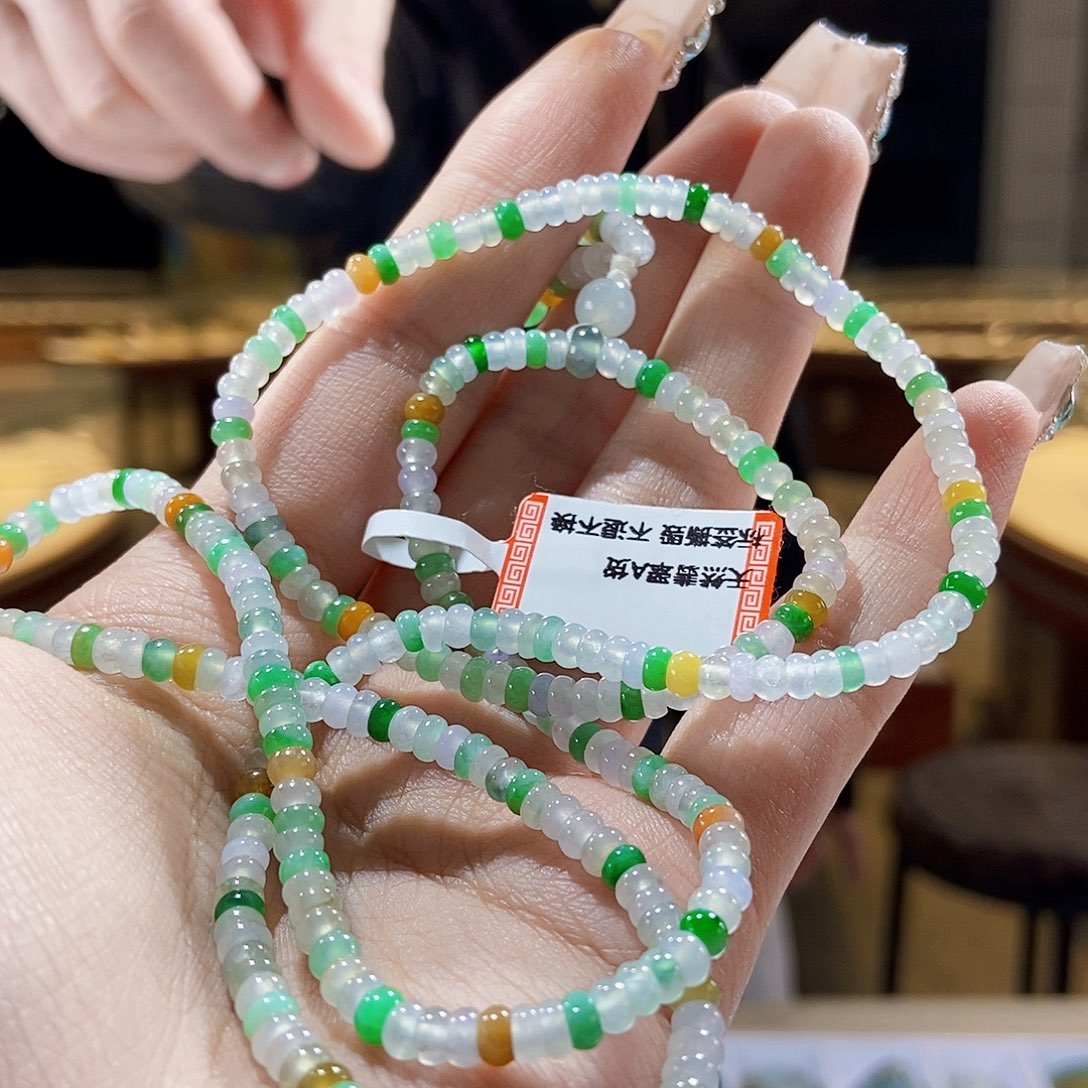 翡翠颈饰未镶嵌翡翠