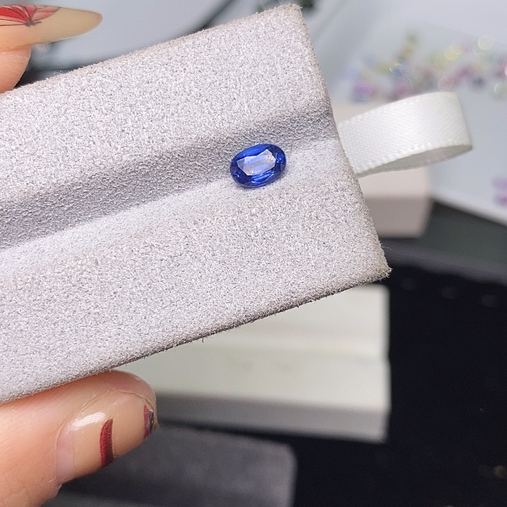 蓝晶石裸石未镶嵌