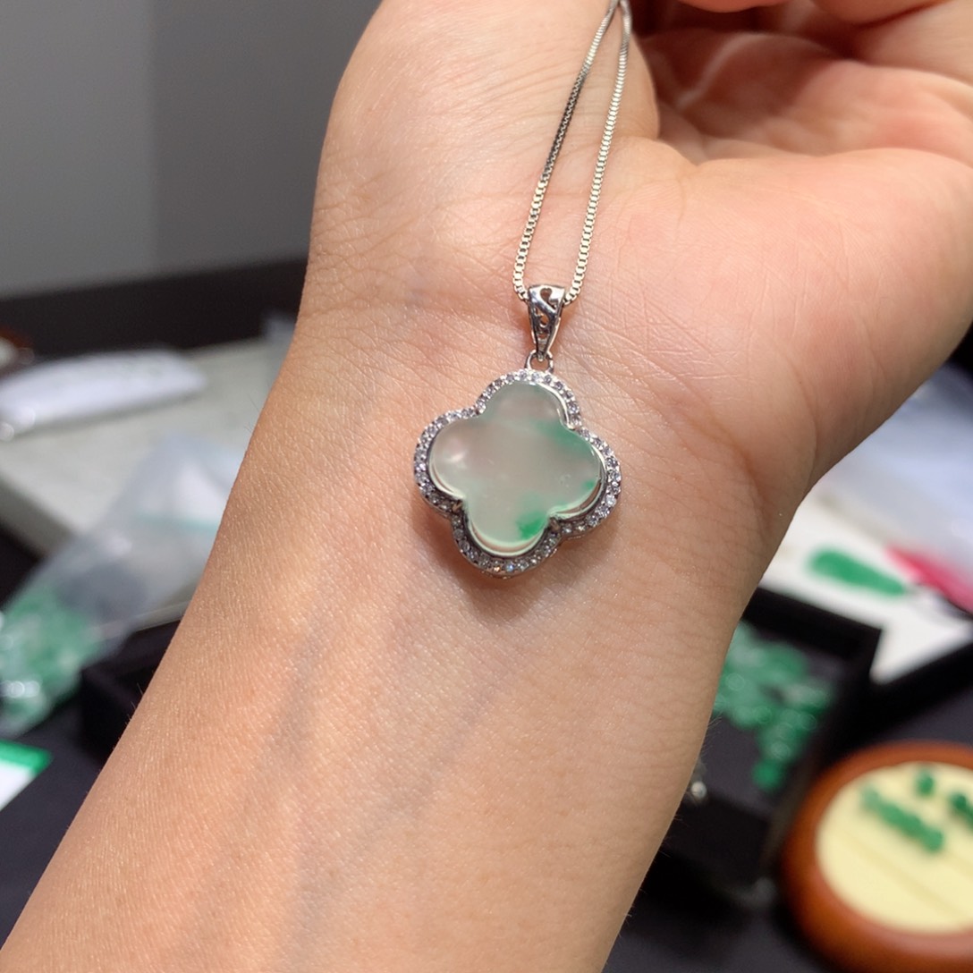 石英质玉（非洲翠）银S925镶嵌颈饰