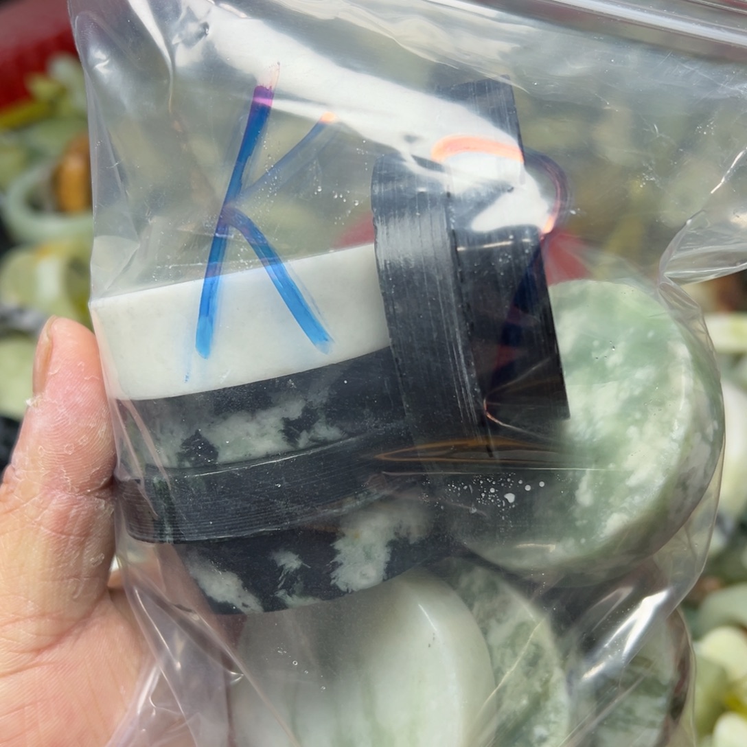 啊***哈蛇纹石玉未镶嵌岫玉手镯心，平安无事牌