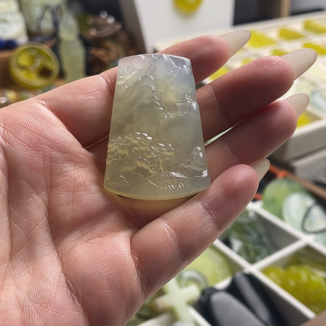 蛇纹石玉未镶嵌颈饰