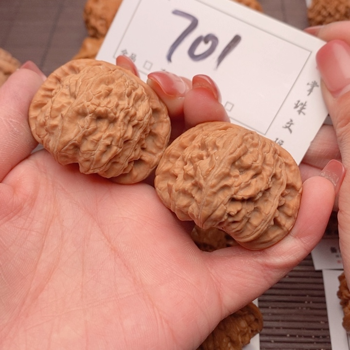 文玩核桃吊坠44白狮子701