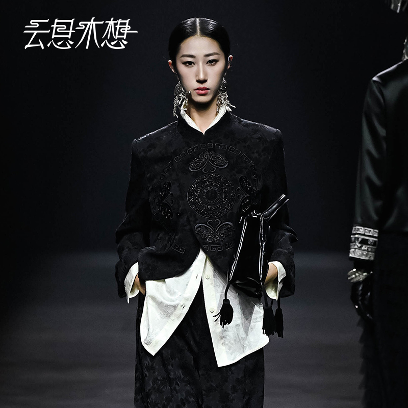 Ysimo-X云思木想摩登国风女装2024秋冬新款绣花喇叭袖外套12285