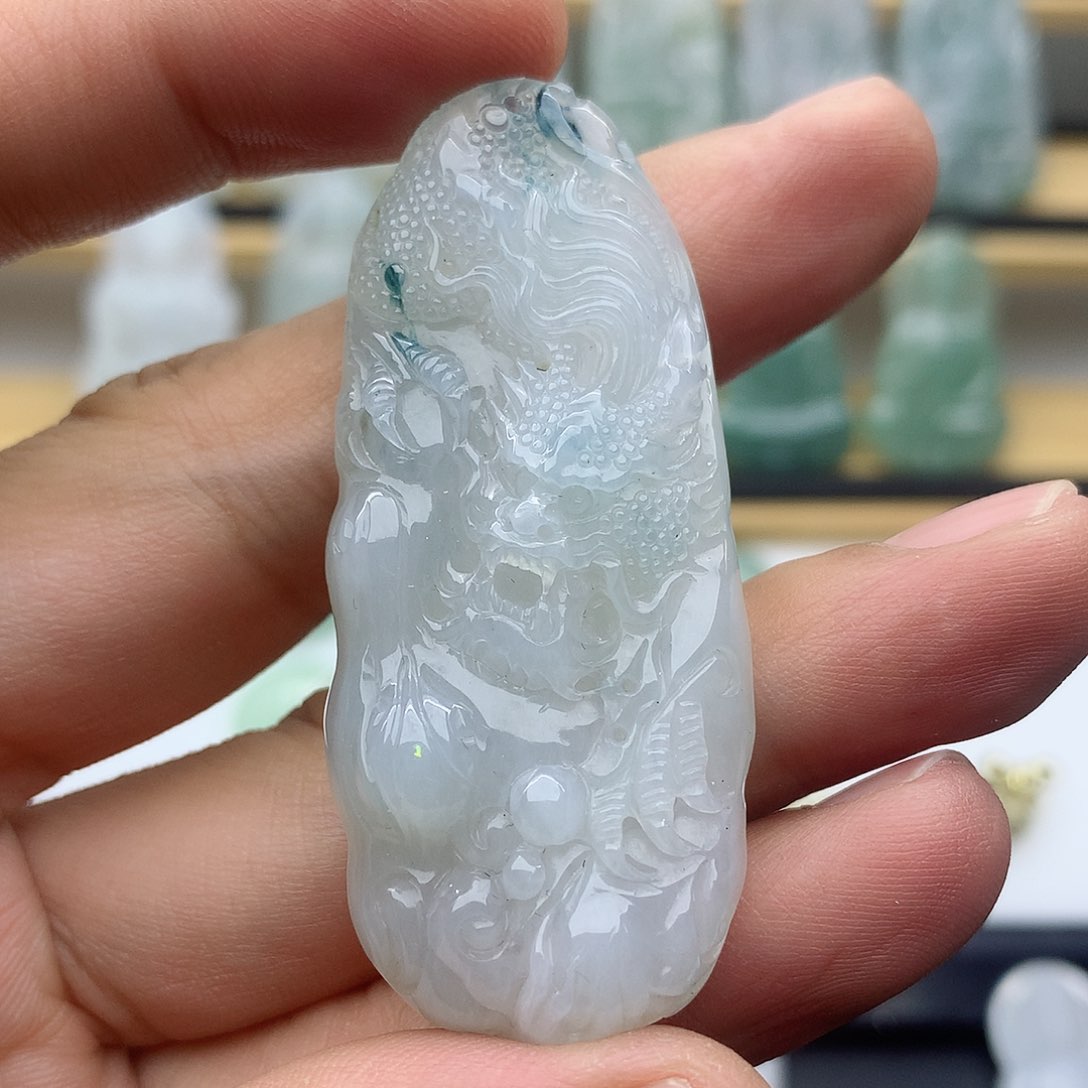 翡翠颈饰未镶嵌龙牌