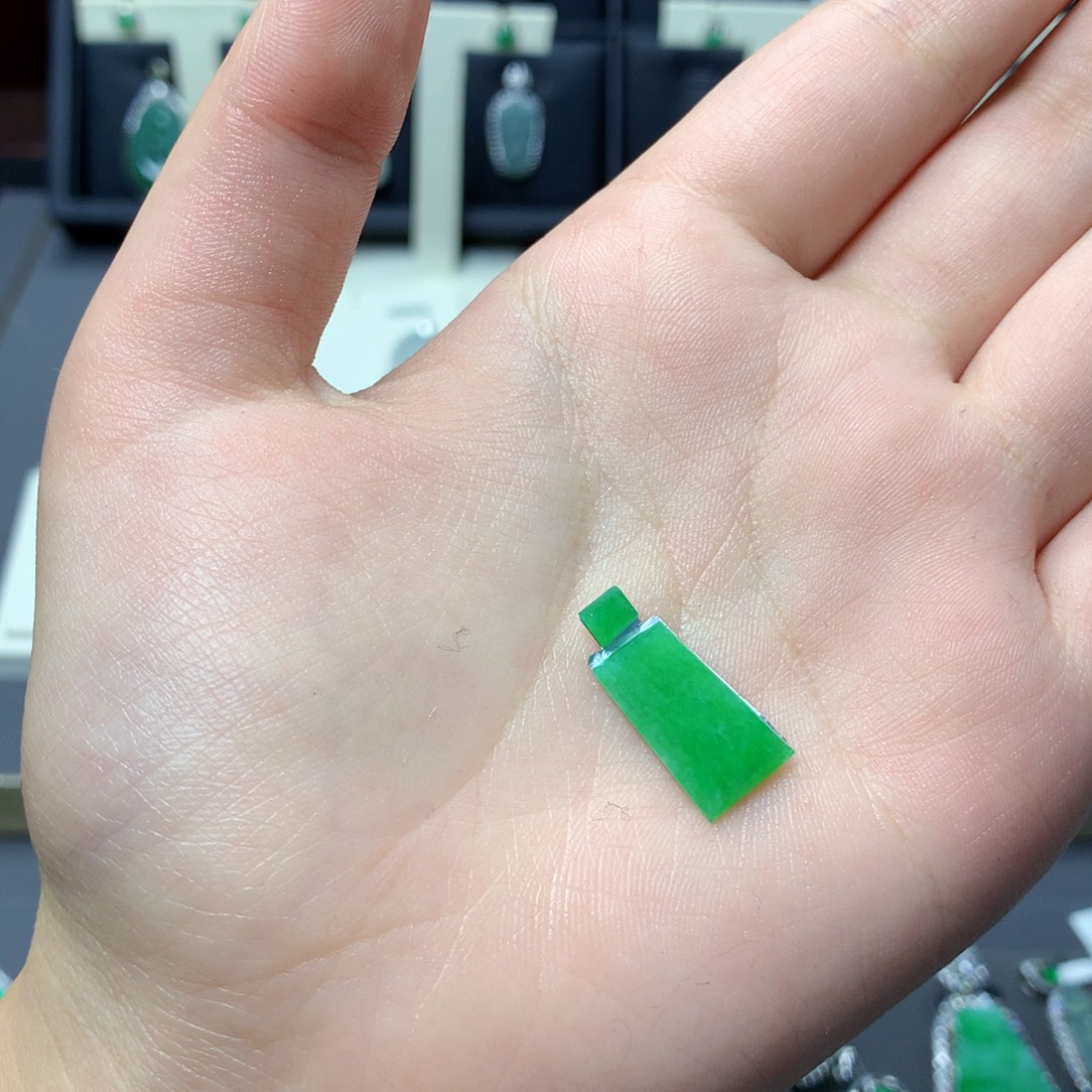 藤***香翡翠未镶嵌挂件天然缅甸A货翡翠未镶嵌