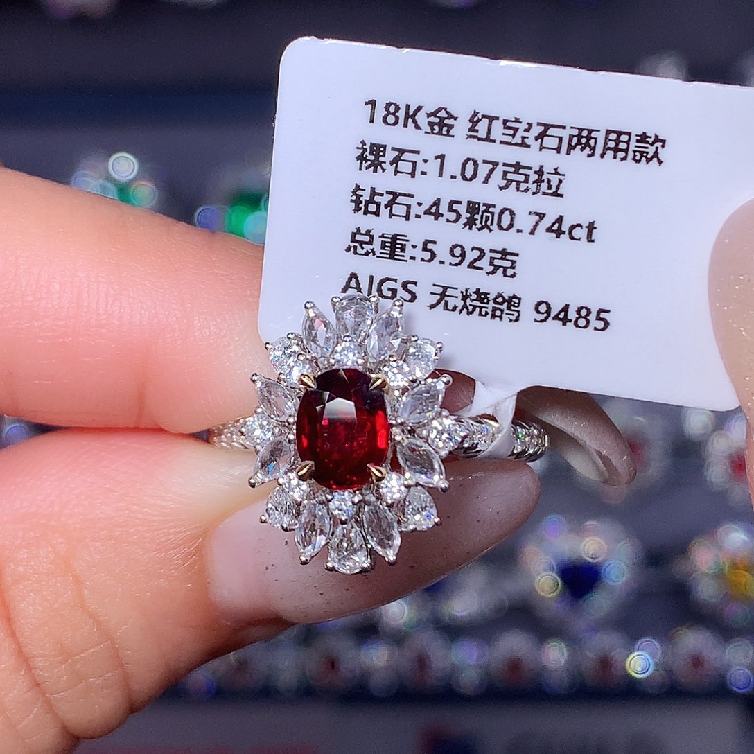 红宝石戒指18K金镶嵌